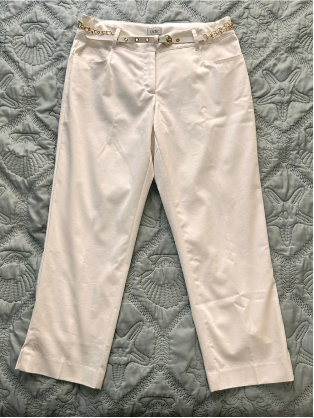 Cache Women’s White Cropped Pants Size 4 Gold Chain Belt NWT